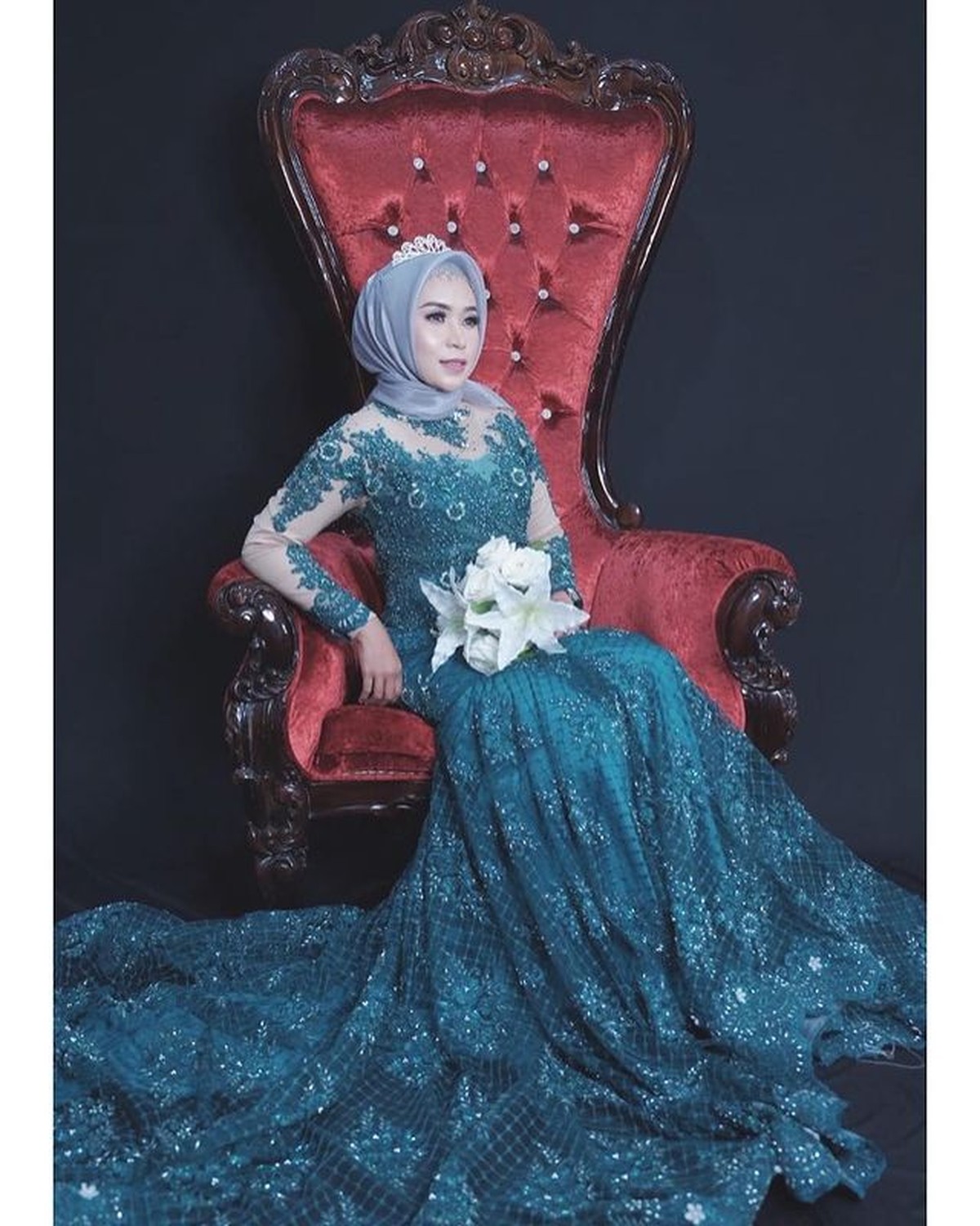 Dunia maya dibuat heboh oleh video seorang istri bernama Sinta mergoki suami selingkuh dengan pramugari&period; Yuk kita intip potret Sinta&excl;