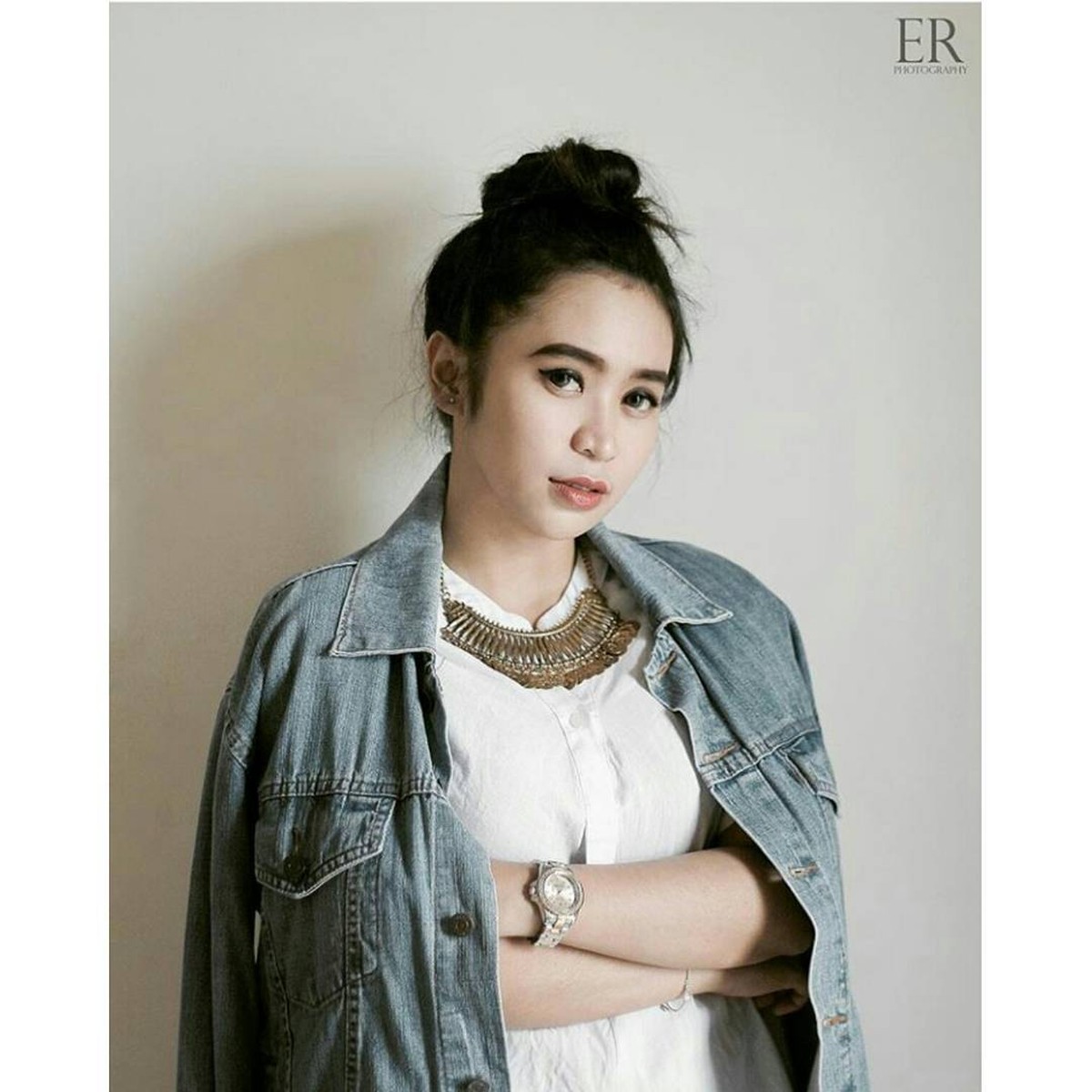 Dunia maya dibuat heboh oleh video seorang istri bernama Sinta mergoki suami selingkuh dengan pramugari&period; Yuk kita intip potret Sinta&excl;