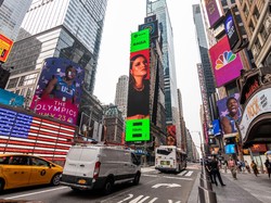 Setelah Nadin Amizah, Giliran Raisa Mejeng di Times Square
