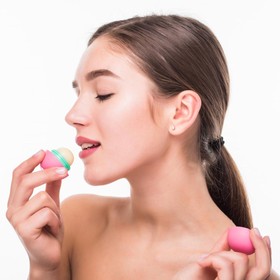 6 Rekomendasi Lip Balm Tanpa Warna untuk Tampilan Bibir Lebih Sehat