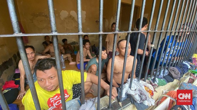 Jumlah warga binaan di Jawa Timur dengan vonis sebagai bandar tercatat 10.169 orang. Sedangkan untuk pemakai narkotika berjumlah 4.821 orang.