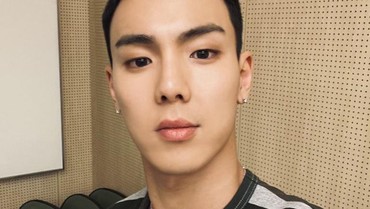 Resmi Wajib Militer Hari Ini, Shownu MONSTA X Pamit