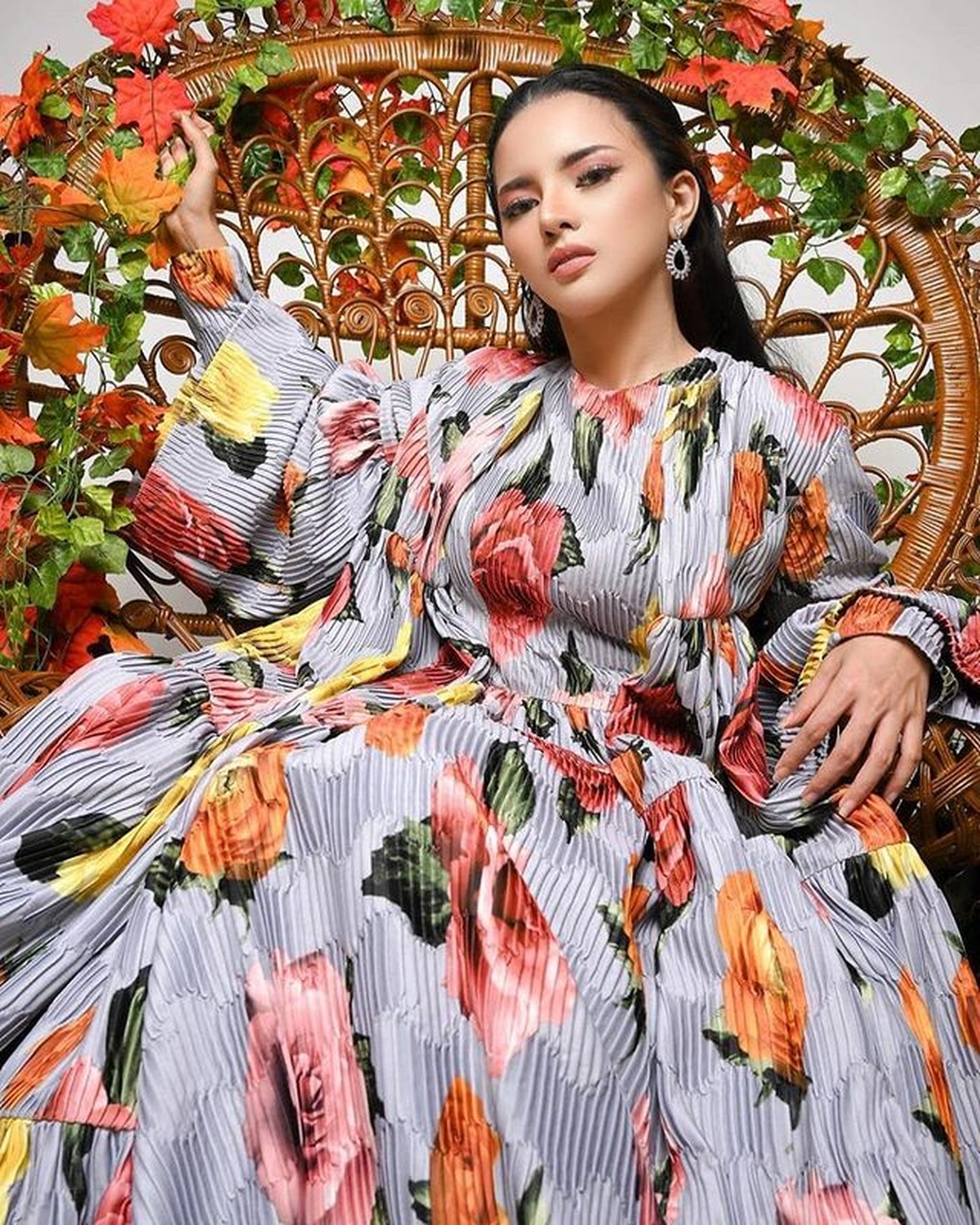 Rumah tangga Choky Andriano sedang berada diujung tanduk dan diduga karena orang ketiga bernama Intan Permata&period; Yuk intip sosoknya&excl;