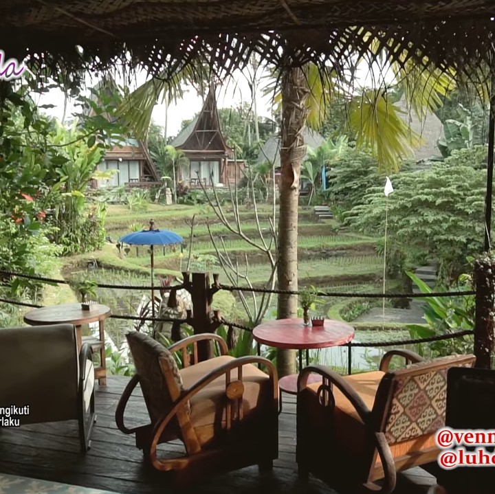<p>Kekasih Azriel Hermansyah, Sarah Menzel, memiliki sebuah tempat penginapan di Bali. Resort Menzel merupakan vila yang didirikan oleh ibunda Sarah. (Foto: YouTube Venna Melinda Channel)</p>