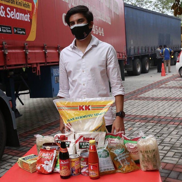 <p>Sebelumnya, Syed memang dikenal sebagai pribadi yang supel. Ia bahkan mengadikan diri pada masyarakat dengan buka penggalangan dana untuk program "Satu Keluarga, Satu Laptop" di Malaysia. (Foto: Instagram syedsaddiq)</p>