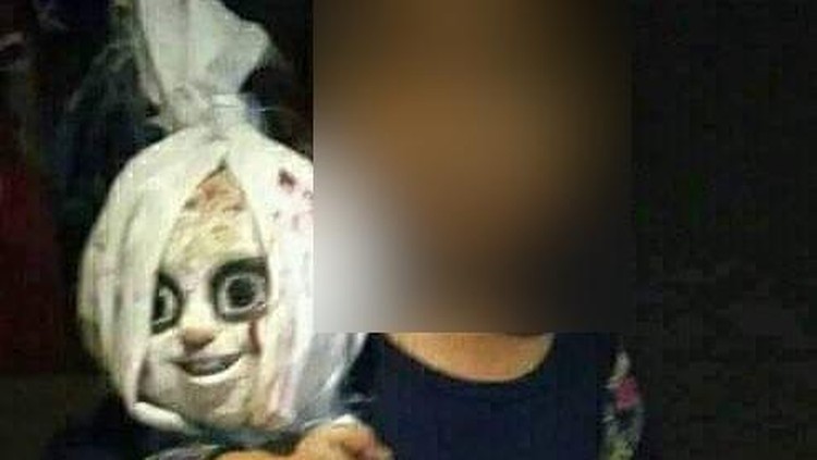 Anak Kecil Suka Boneka Pocong