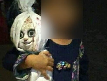 Balita Suka Boneka Pocong Bikin Ngeri, Ada Pengaruhnya pada Psikologis?
