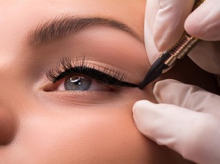 Eyeliner Sering Luntur Padahal Baru Dipakai? Coba Eyeliner Ini