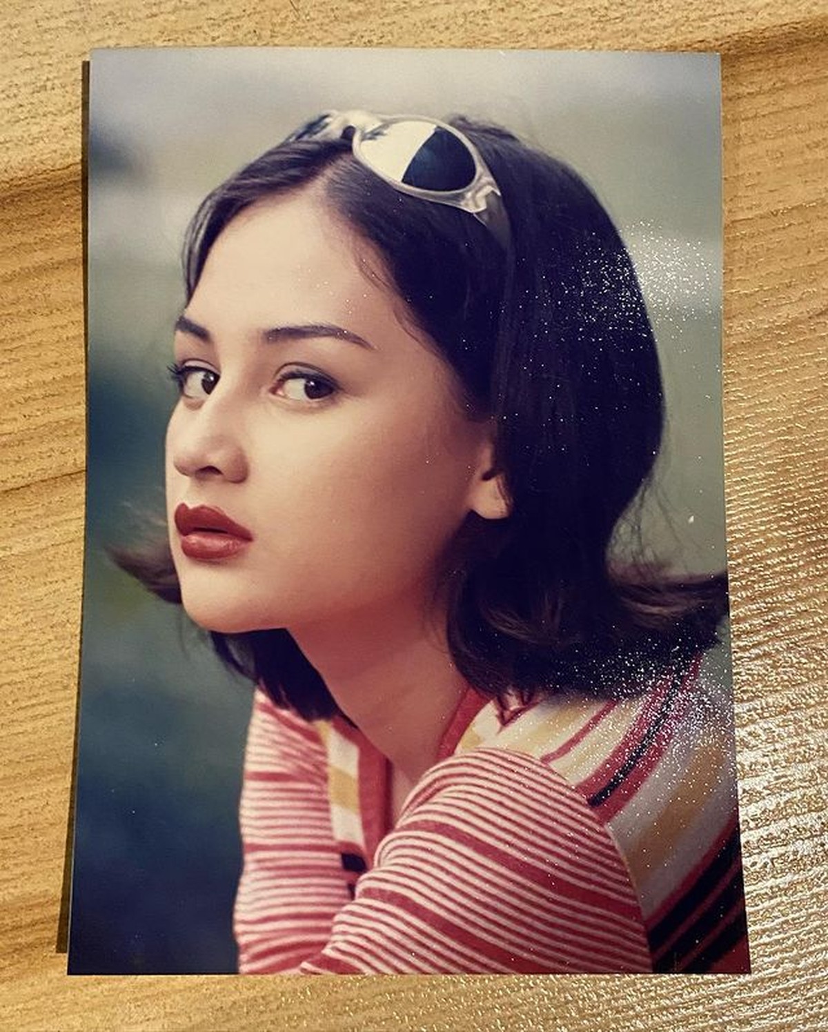 Mona Ratuliu membagikan foto lawasnya saat masih duduk di bangku tingkat SMP&period; Yuk kita tengok fotonya&excl;