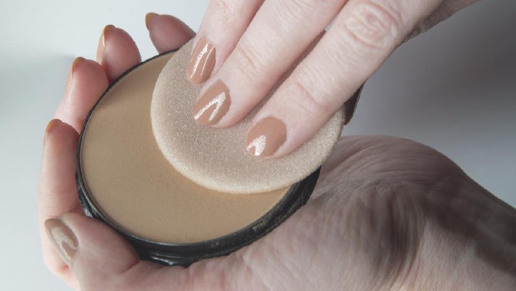 Pressed Face Powder and Puff