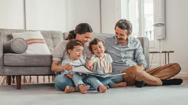5 Tips Membacakan Buku pada Anak agar Ikatan Makin Kuat Ikatan orang tua dan anak bisa ditingkatkan dengan membaca buku cerita. Berikut 5 tips bacakan buku cerita pada anak agar ikatan makin kuat.