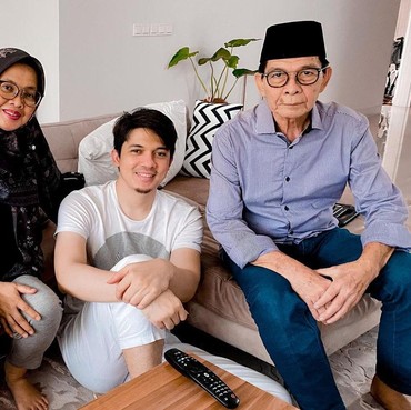 Irwansyah Donor Darah untuk Ibunda: Semoga Mama Sehat