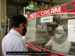 Begini Percakapan Jokowi dan Penjaga Apotek Saat Cek Stok Obat-Vitamin