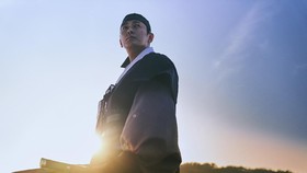 Sutradara The Outlaws Disebut Arahkan Sidequel Baru Kingdom