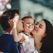 Menurut Psikolog Keluarga, Ini Cara Tepat Bagikan Momen Bersama Anak di Sosial Media