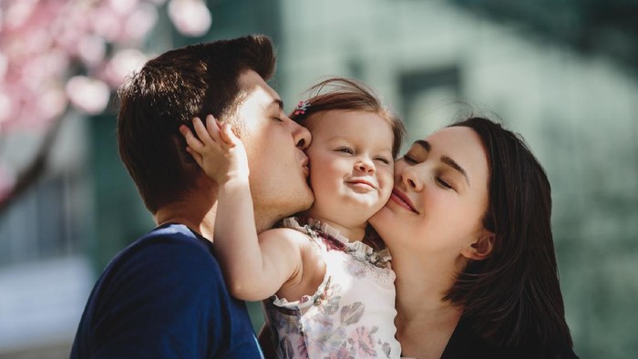 Menurut Psikolog Keluarga, Ini Cara Tepat Bagikan Momen Bersama Anak di Sosial Media