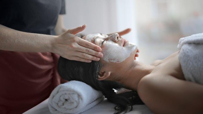 5 Kesalahan Pakai Clay Mask, Bikin Wajah Terlalu Kering Hingga Kemerahan