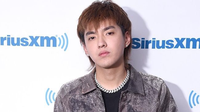 Seorang laki-laki mengambil untung dari dugaan kasus pelecehan seksual yang dilakukan penyanyi sekaligus aktor Kris Wu.