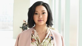 Lana Condor Resmi Tunangan, Cincin Didesain Perusahaan Vietnam