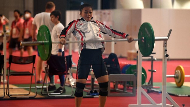 Sejak 2001 angkat besi Indonesia tak pernah bisa meraih lebih dari lima emas pada ajang SEA Games. Tapi sejarah bisa berubah di SEA Games 2022.