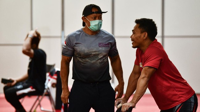 Cabang olahraga angkat besi membuktikan konsistensi mereka dalam urusan meraih medali dengan menyumbangkan tiga medali di Olimpiade Tokyo 2020.