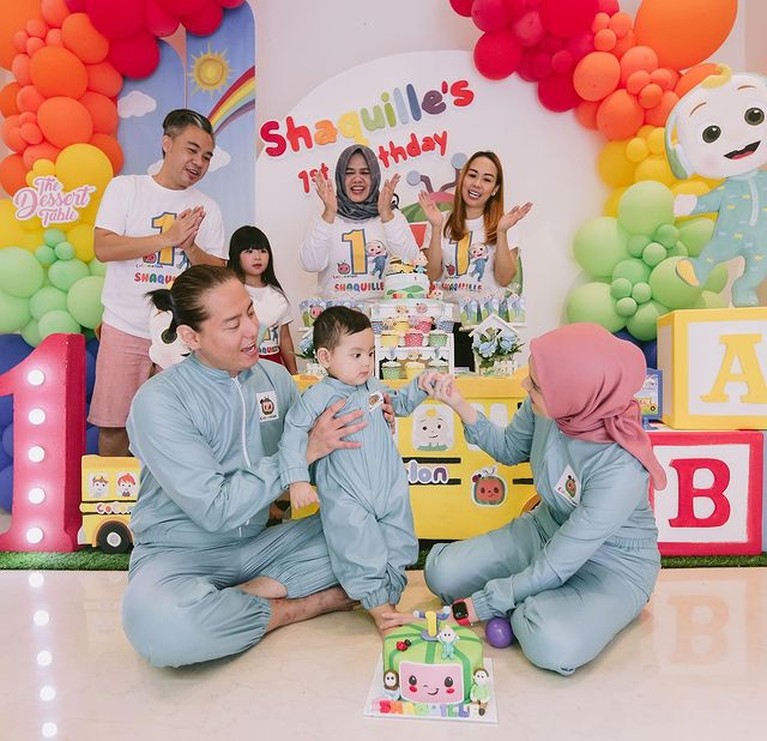 Momen Keseruan Ultah Baby Shaquille Anak Cut Ratu Meyriska Cut Ratu Meyriska dan Roger Danuarta baru saja merayakan ulang tahun putra pertama mereka. Yuk lihat potretnya!
