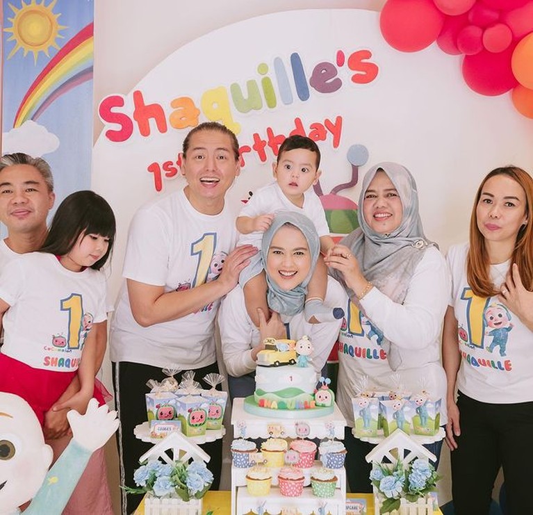 Momen Keseruan Ultah Baby Shaquille Anak Cut Ratu Meyriska Cut Ratu Meyriska dan Roger Danuarta baru saja merayakan ulang tahun putra pertama mereka. Yuk lihat potretnya!