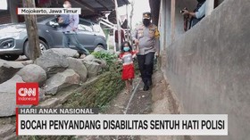 VIDEO: Bocah Penyandang Disabilitas Sentuh Hati Polisi