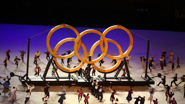 Penyanyi Jepang, Misia membawakan lagu kebangsaan 'Kimi Ga Yo' dalam balutan busana istimewa di pembukaan Olimpiade Tokyo 2020 