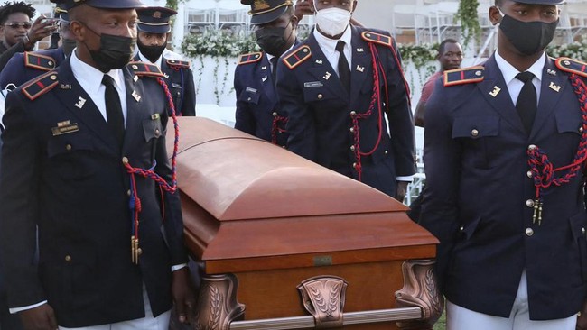 Presiden Haiti yang tewas dibunuh, Jovenel Moise, dimakamkan di Kota Cap-Haitien pada hari ini, Jumat (23/7).