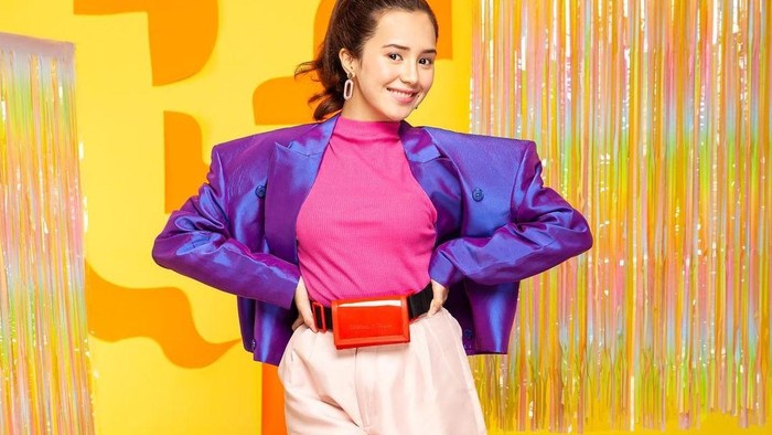 Bikin Suasana Hati Bagus, Ternyata Pemilihan Warna Pakaian Juga Bisa Jadi Mood Booster!