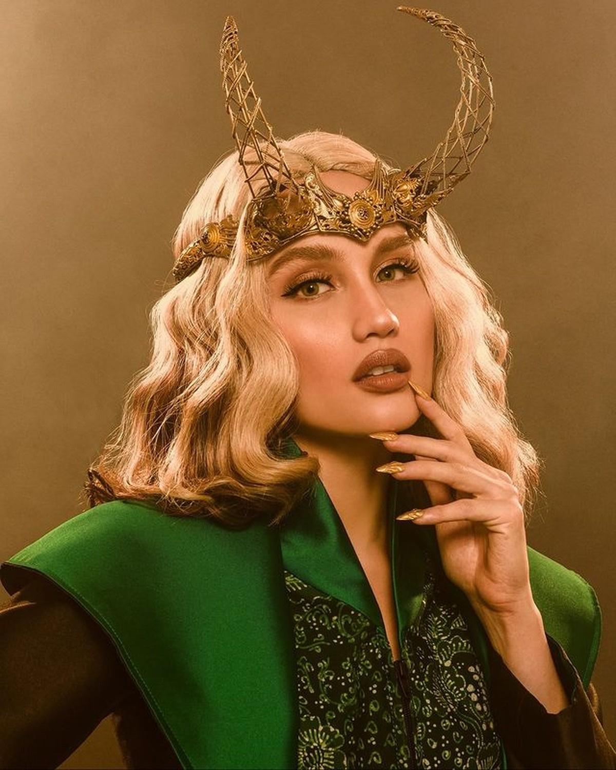 Cinta Laura&comma; Rangga Azof dan Omar Daniel melakukan pemotretan bertema superhero jadi sorotan&period; Yuk intip&excl;