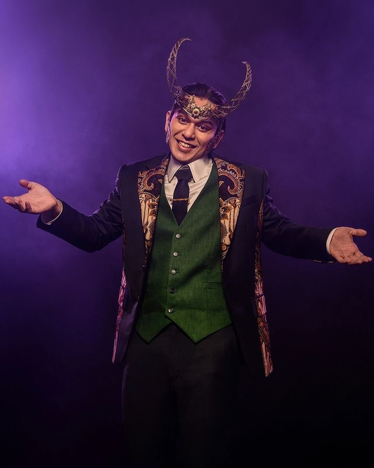 Cinta Laura&comma; Rangga Azof dan Omar Daniel melakukan pemotretan bertema superhero jadi sorotan&period; Yuk intip&excl;