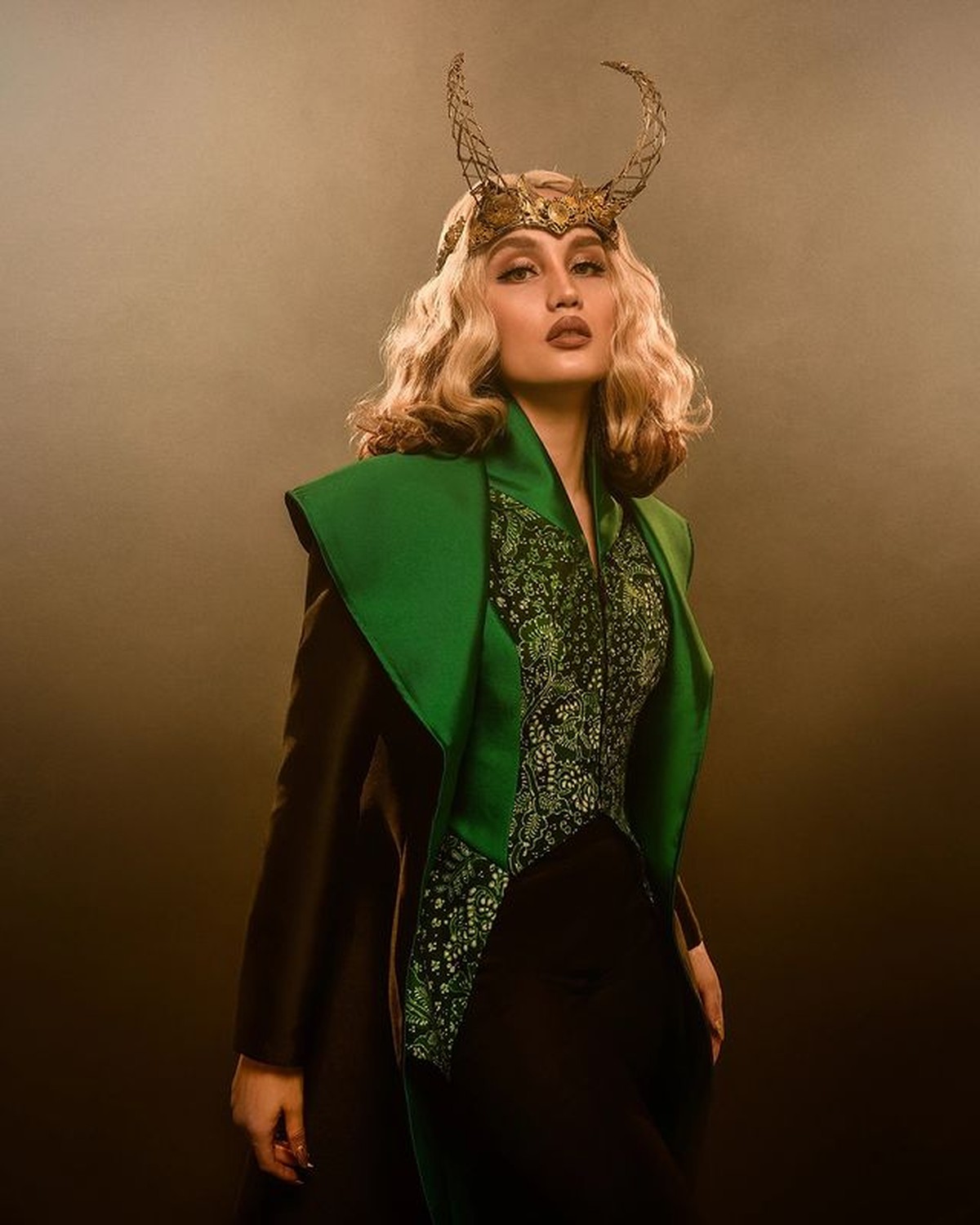 Cinta Laura&comma; Rangga Azof dan Omar Daniel melakukan pemotretan bertema superhero jadi sorotan&period; Yuk intip&excl;