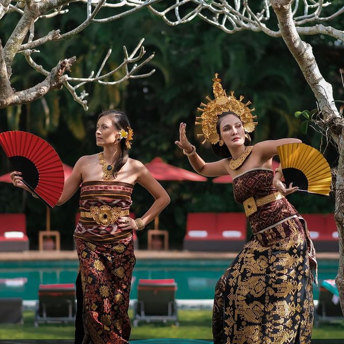 Luna Maya baru-baru ini mengunggah fotonya memakai baju adat bali&period; Yuk kita intip pesonanya dalam balutan busana Bali&excl;