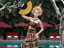 Pesona Luna Maya Saat Memakai Busana Adat Bali, Cantik Menawan