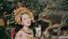 Luna Maya baru-baru ini mengunggah fotonya memakai baju adat bali. Yuk kita intip pesonanya dalam balutan busana Bali!
