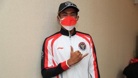 Bawa Bendera Indonesia, Rio Waida Pakai Baju Bali
