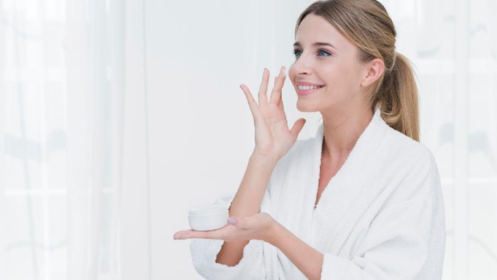 5 Alasan Penting Kulit Berminyak Tetap Harus Terhidrasi dengan Baik, Jangan Diabaikan Lagi Ya! 5 Alasan Penting Kulit Berminyak Tetap Harus Terhidrasi dengan Baik, Jangan Diabaikan Lagi Ya!