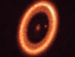 Ilmuwan Temukan Piringan Misterius di Luar Tata Surya, Mirip Mata Api