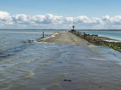 Unik! Jalan Raya Passage du Gois Munculnya Hanya Dua Kali Sehari