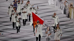 FOTO: Kirgistan-Tajikistan Tanpa Masker di Upacara Olimpiade
