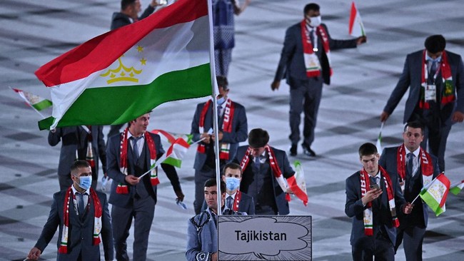 FOTO: Kirgistan-Tajikistan Tanpa Masker di Upacara Olimpiade
