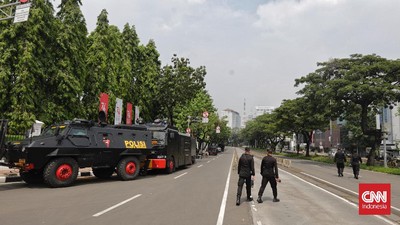 FOTO: Nihil Demo 'Jokowi End Game' di Istana hingga Petang