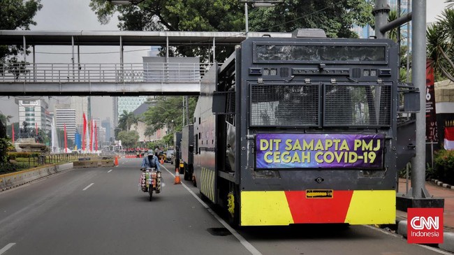 Rencana demo 'Jokowi End Game' di sekitar Istana Negara, Jakarta, tak dihadiri massa aksi. Sementara PPKM perlu diperbaiki untuk menekan lonjakan Covid-19.