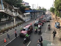 Sabtu PPKM Level 4, Penyekatan di Mampang Prapatan Lengang