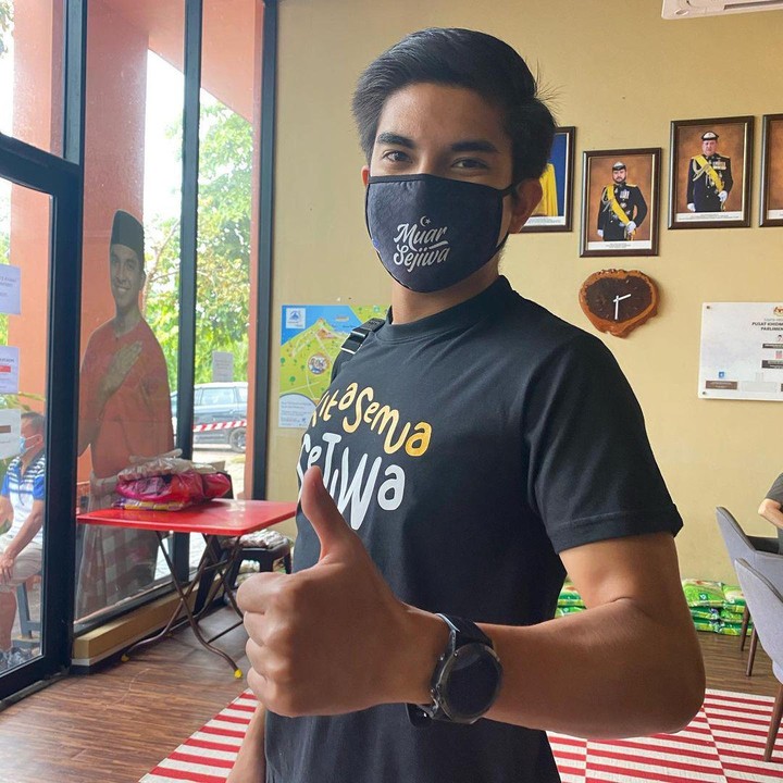 <p>Dalam akun Instagramnya, Syed pun membantah tudingan tersebut. "Saya dah ishtihar segala aset sejak 2018. Di Kabinet, saya usulkan keperluan akta pembiayaan politik (Politicsl funding act). Saya tiada rumah yang mewah. Kereta mewah. Jam mewah. Saya tiada account bank di Luar negara atau bawah Proxy/keluarga. I am what you see." (Foto: Instagram @syedsaddiq)</p>