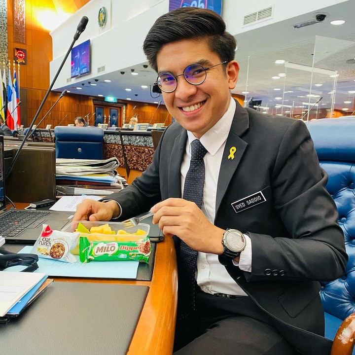 <p>Sayangnya, pada 22 Juli 2021 yang lalu, Syed Saddiq didakwa kasus korupsi di Pengadilan Sesi di Kuala Lumpur, Malaysia. Ia lakukan pelanggaran pidana kepercayaan sebesar RM1 juta atau setara dengan Rp3,4 miliar dari partai Pribumi Bersatu Malaysia (Bersatu). (Foto: Instagram @syedsaddiq)</p>