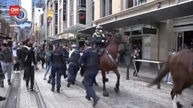 VIDEO: Tolak Lockdown Sydney, Warga Bentrok dengan Polisi