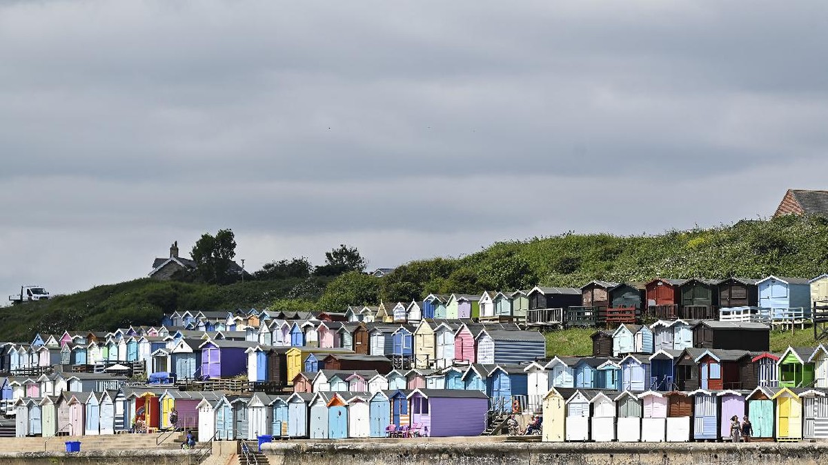 FOTO: Harga Fantastis Pondok Warna-Warni di Pantai Inggris